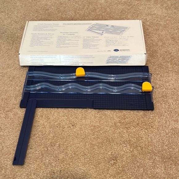 Creative Memories Other - Creative Memories 12 inch Decorative Trimmer